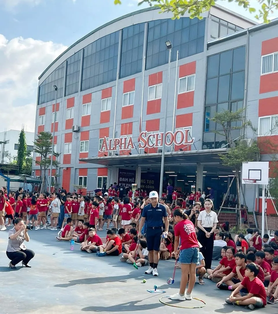 Alpha An Khánh: gần 1000 học sinh trải nghiệm golf cùng SNAG