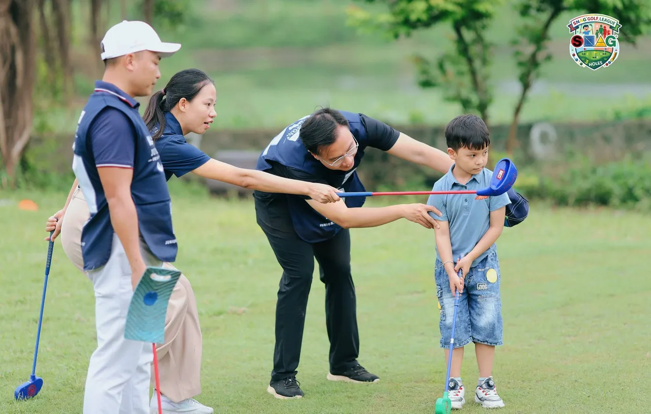 Caddie phụ huynh: Trái tim của SnagGolf League - Hai tiếng trên sân là thời gian gia đình thật sự ở cạnh nhau