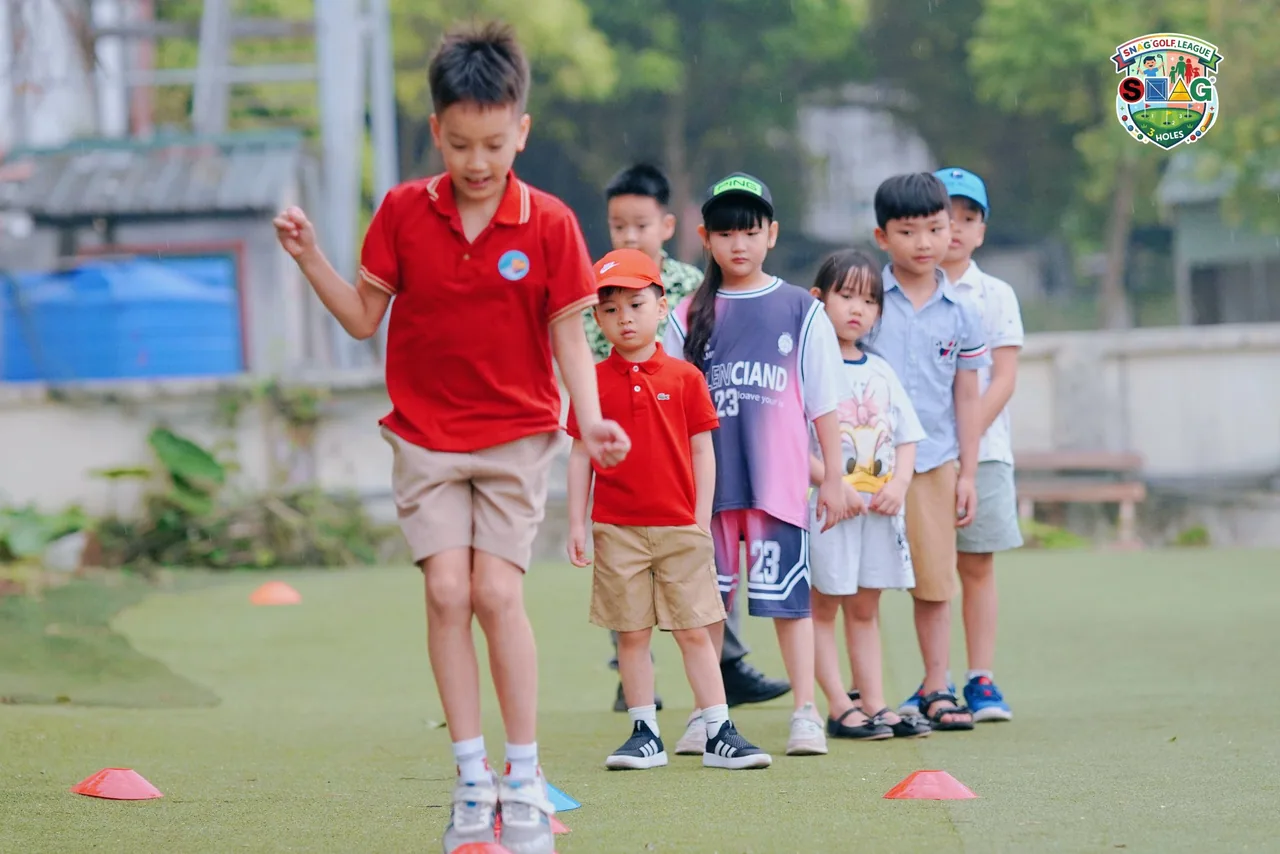 Khởi động cùng nhau: Khi trẻ kết bạn trước vòng đấu - Khởi động hào hứng