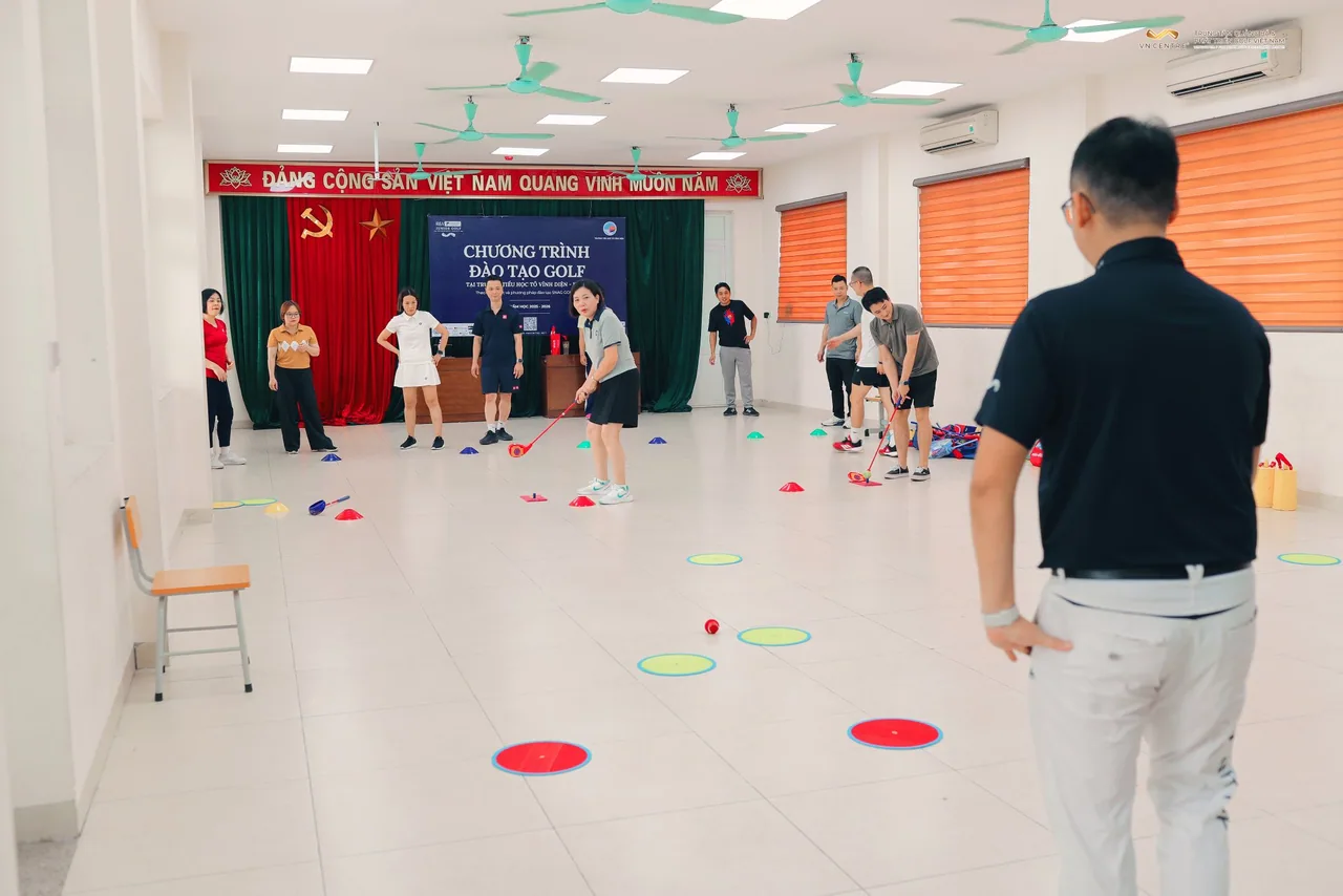 Quy trình đào tạo HLV SNAG Golf diễn ra như thế nào? - Chương trình đào tạo HLV thực tế tại trường tiểu học Tô Vĩnh Diện