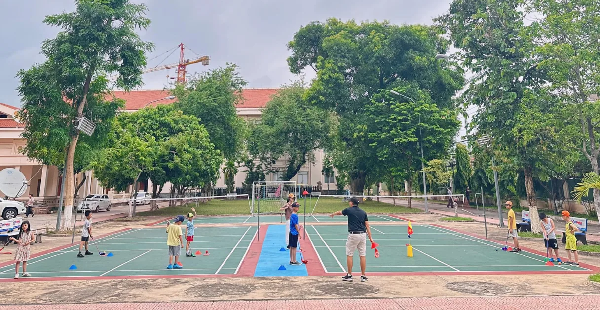Sân golf gồm những khu vực nào? - Setup sân SNAG với Cone và Flag Sticky