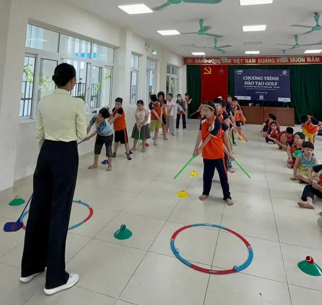 Có thể tập golf tại nhà không? Cách bắt đầu đơn giản cho trẻ em