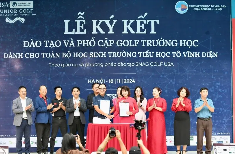 Golf được tổ chức trong bối cảnh trường học