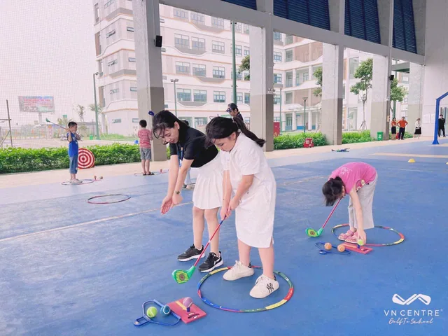Trẻ em học golf khác người lớn ở điểm nào?
