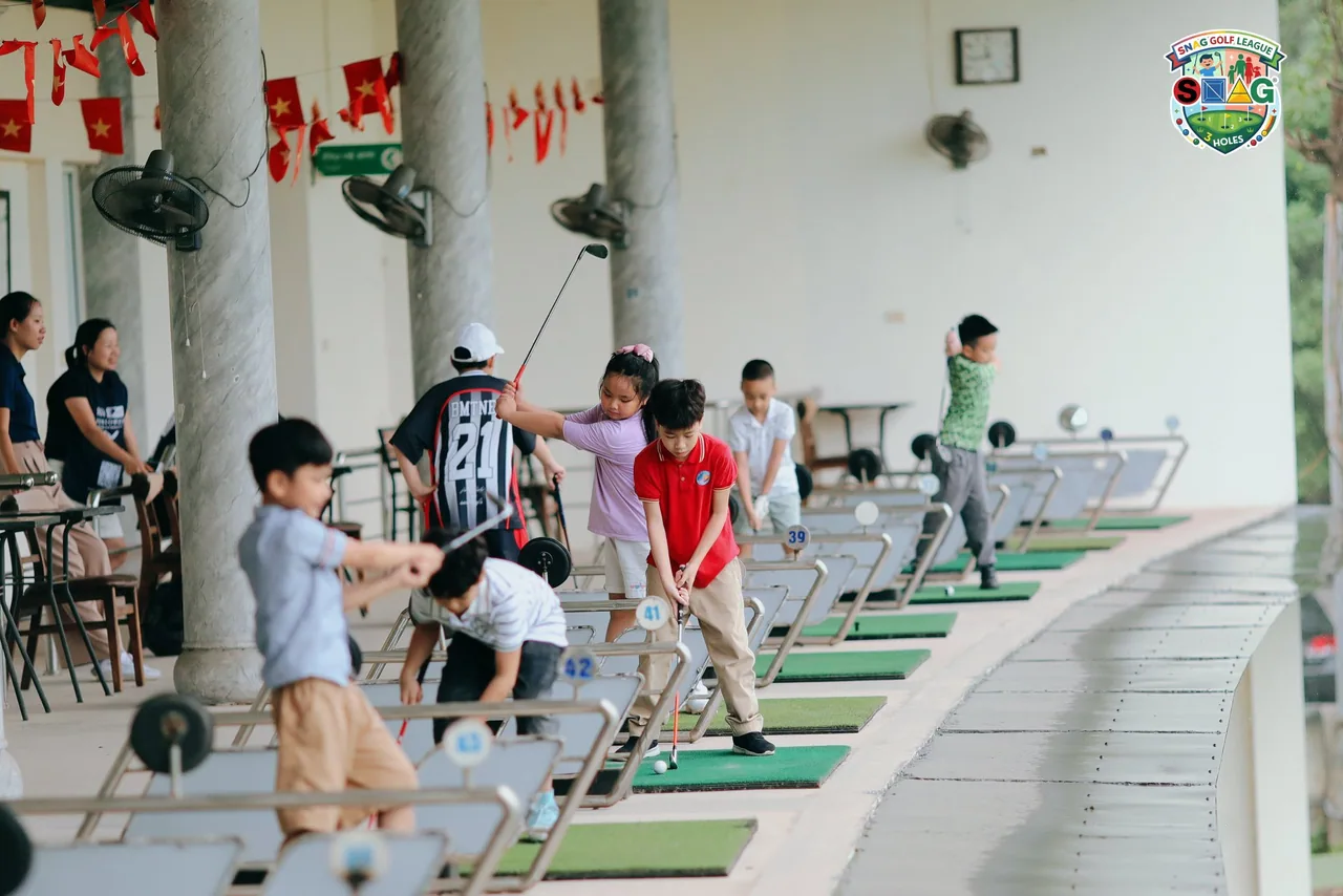 Từ bóng to đến bóng nhỏ: Khi trẻ bước gần hơn tới golf thật - 677210653 1574048498060151 2865692754760724882 n