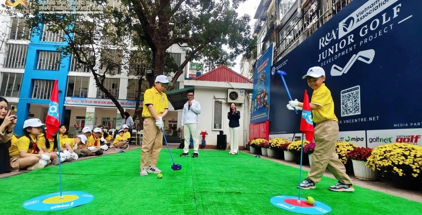 Trẻ học SNAG Golf theo lộ trình từng bước